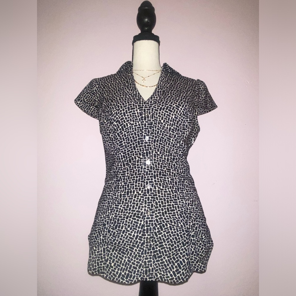 Express Design Studio Cap Sleeve printed Blouse. Size Small